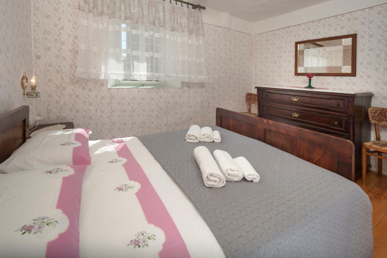 Rural Apartment Carolina Zrenj Esterno foto