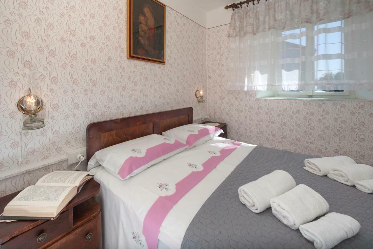 Rural Apartment Carolina Zrenj Esterno foto